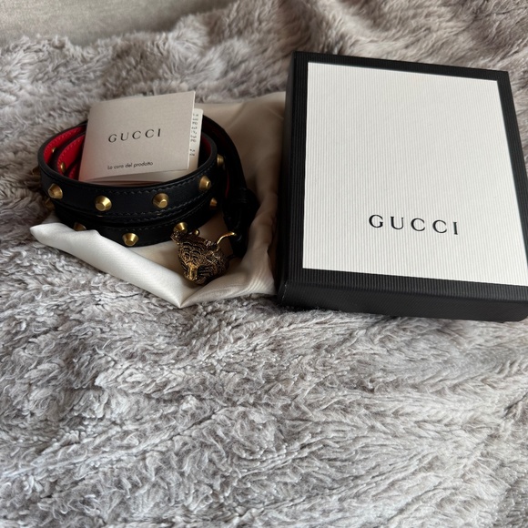 BNIB. Women’s studded feline Gucci belt. Black and gold studded exterior - Picture 1 of 3